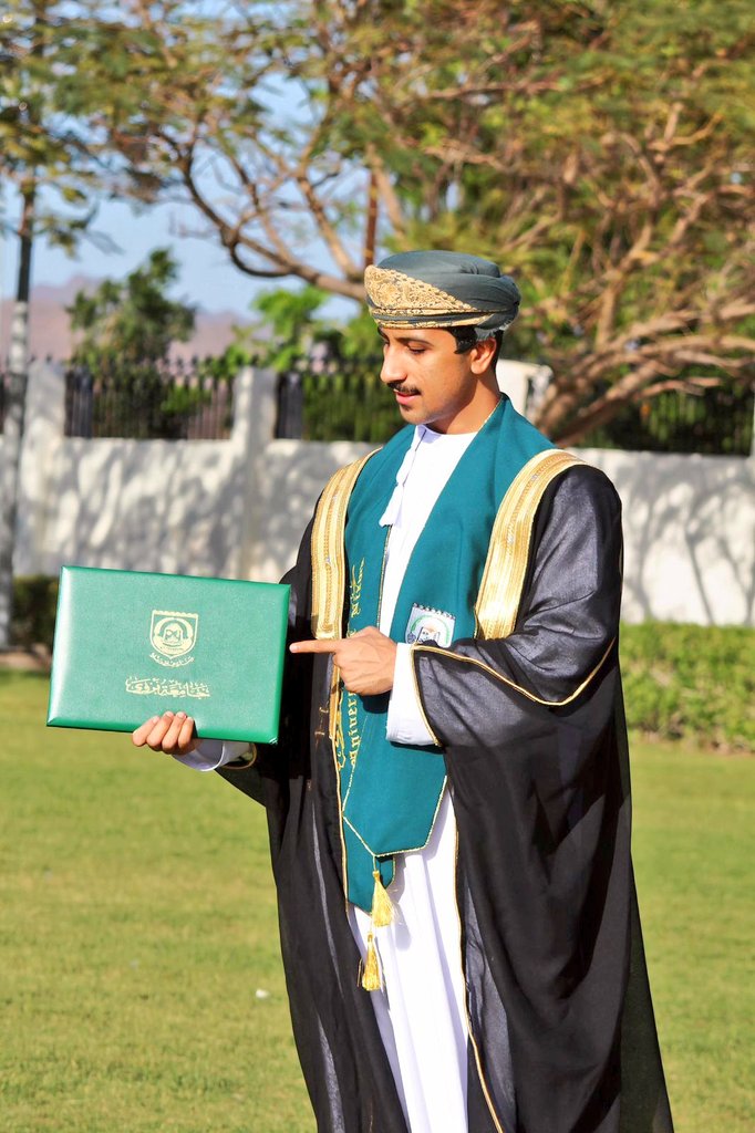 EduGovNBT2202's tweet photo. تتقدم الأسرة التعليمية بالمدرسة بأصدق التهاني والتبريكات للأستاذ عبدالله الغملاسي بمناسبة تخرجه من جامعة نزوى، تخصص التربية الفنية 
متمنين له مزيدًا من التوفيق والنجاح في مسيرته المهنية والعلمية https://t.co/sLpYr6fw4Y