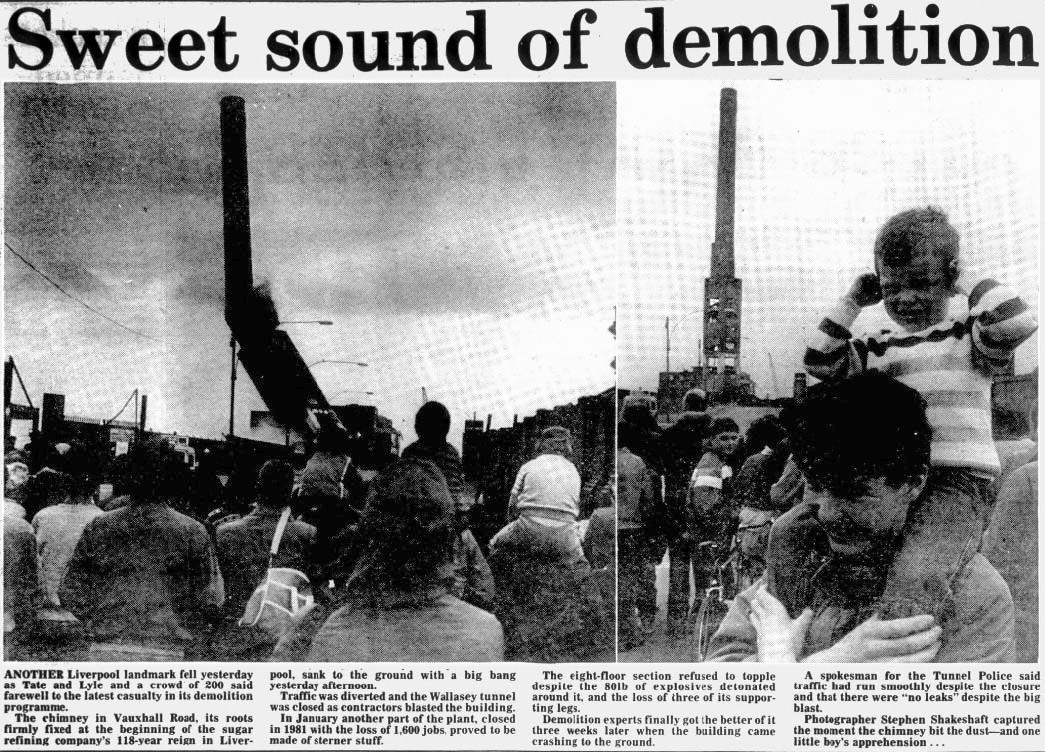 Liverpool1207's tweet image. #Liverpool OTD - 1985: It's a farewell to the landmark Tate &amp;amp; Lyle chimney, Vauxhall Road