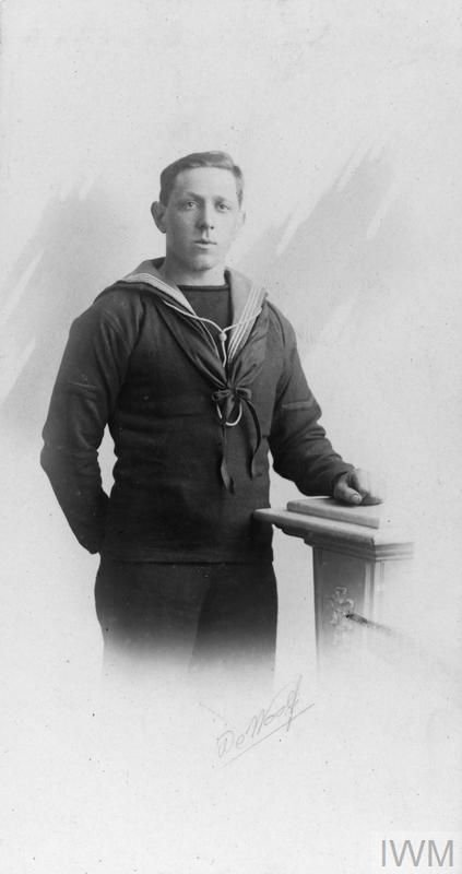 BritishHistorym's tweet image. Remembering Able Seaman Joe Watson Bagnall 🙏🇬🇧 

Royal Navy, HMS Broke.

Death: 21 April 1917. At Sea Off Dover.

CWGC family information: Only son of Mr. and Mrs. W. C. Bagnall, of Horley, Banbury.

#lestweforget #remembrance

Images: my edit and the original, plus HMS Broke.