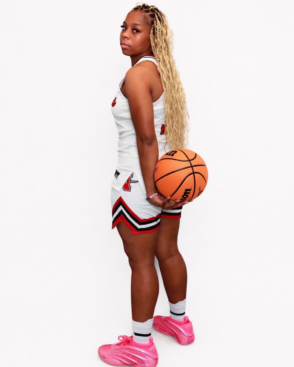 DanielleBennet_'s tweet image. COMMITTED! Let’s Geaux❤️🖤⚔️#Reboot