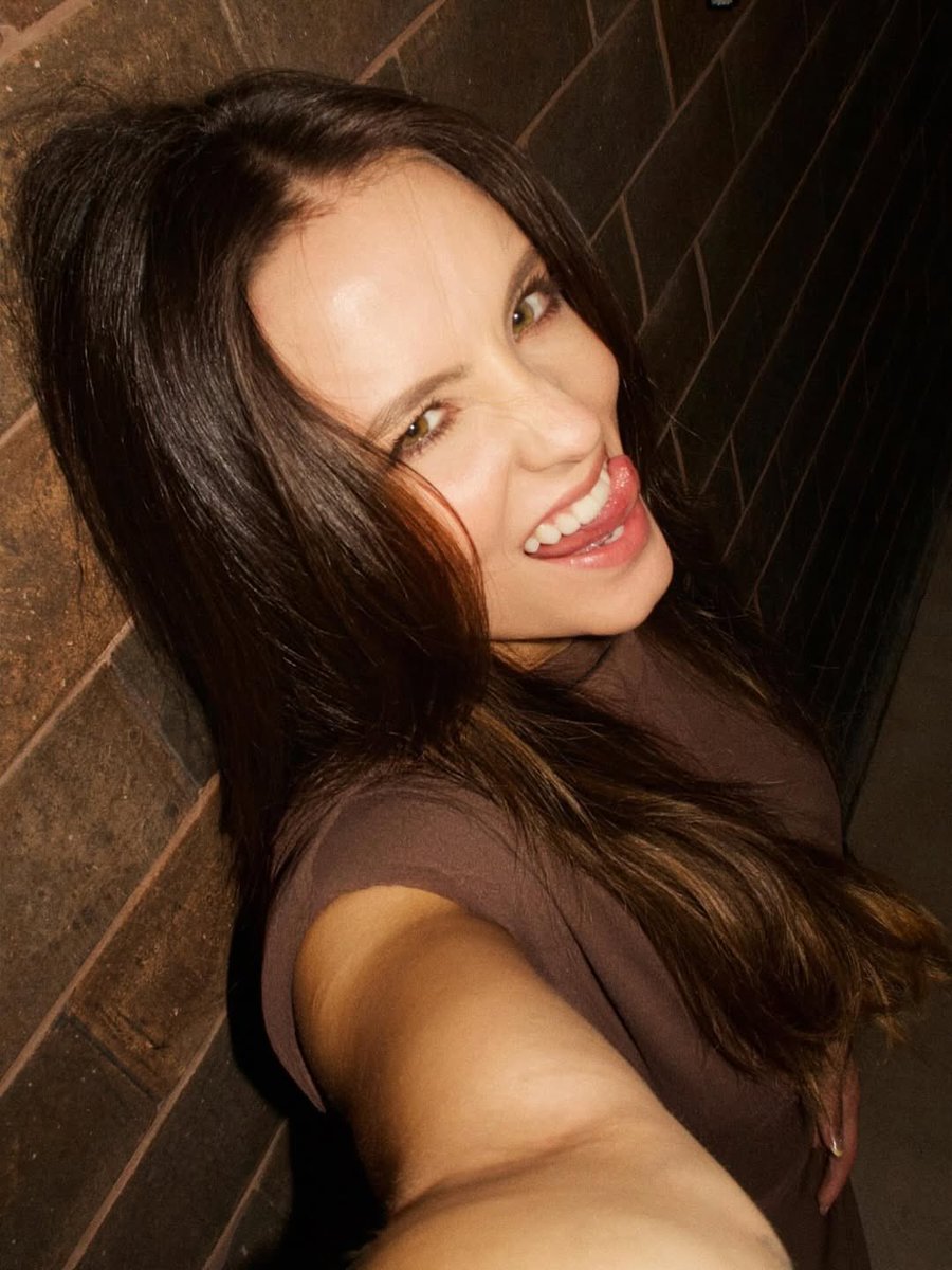 Infos Larissa Manoela tweet media