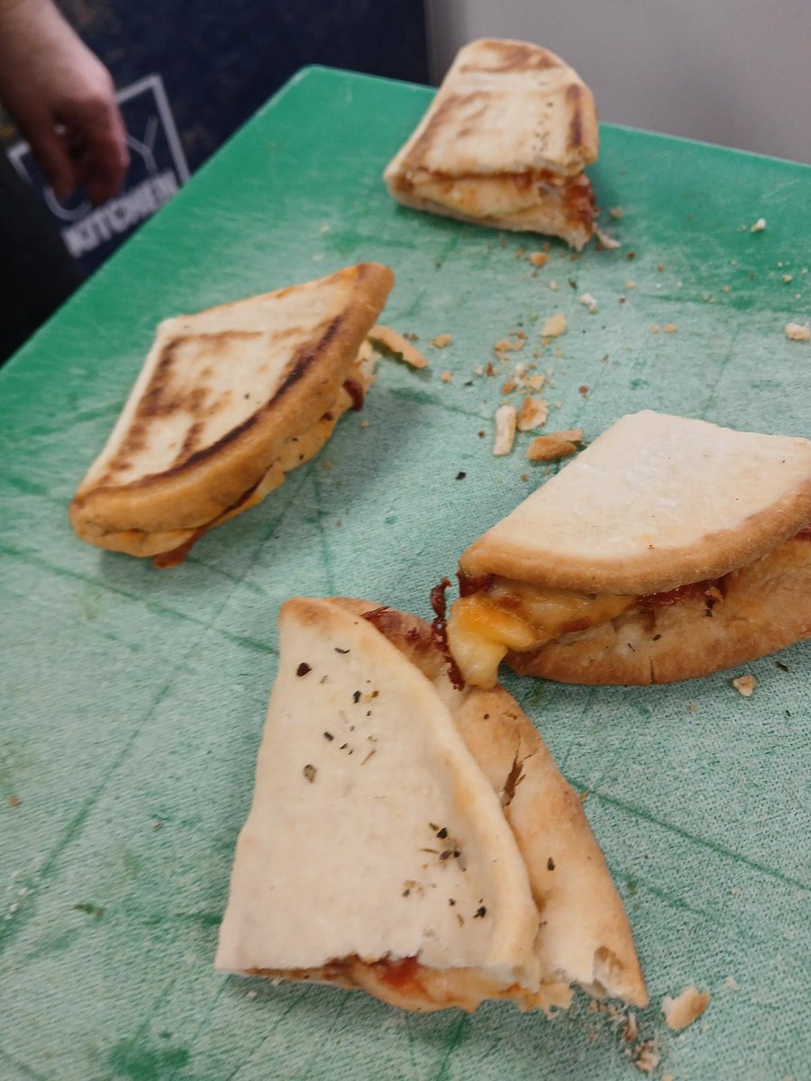 KeithCityServe's tweet photo. Cityserve @LoveCityserve look forward to featuring this great new pizza product range from🍕 "Pizza Plus Foodservice" #PizzaPlusFoodserve on our future menu planning 2026/27 #itsallaboutthekids developed in line with UK School Food Standards🍕😋🧑‍🍳 https://t.co/XRUhT3PmYA