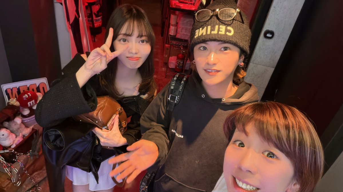 BarGpit's tweet image. 昨日もありがとうございました🍸✨
にぎやかで楽しい夜でした！
新宿2丁目あるある
初対面なのに
恋愛相談が始まる。

#LGBTQ #FTM #新宿2丁目 #BARジーピット