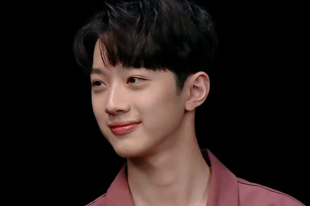 Fans speculating that Ha Sungwoon went to meet Lai Guanlin in Beijing for 'Wanna One Go'
tinyurl.com/4t9yt67t