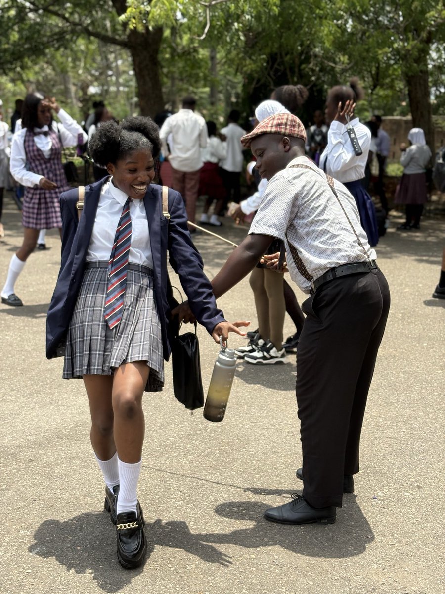 contagious_joyy's tweet image. Representing a traumatised Lab Prefect 😭💔
“who broke this beaker??” 🤦‍♀️😂

Anyway, back to school fit check

#classof26 #funaabfyb26 #backtoschool #classof26 #funaab