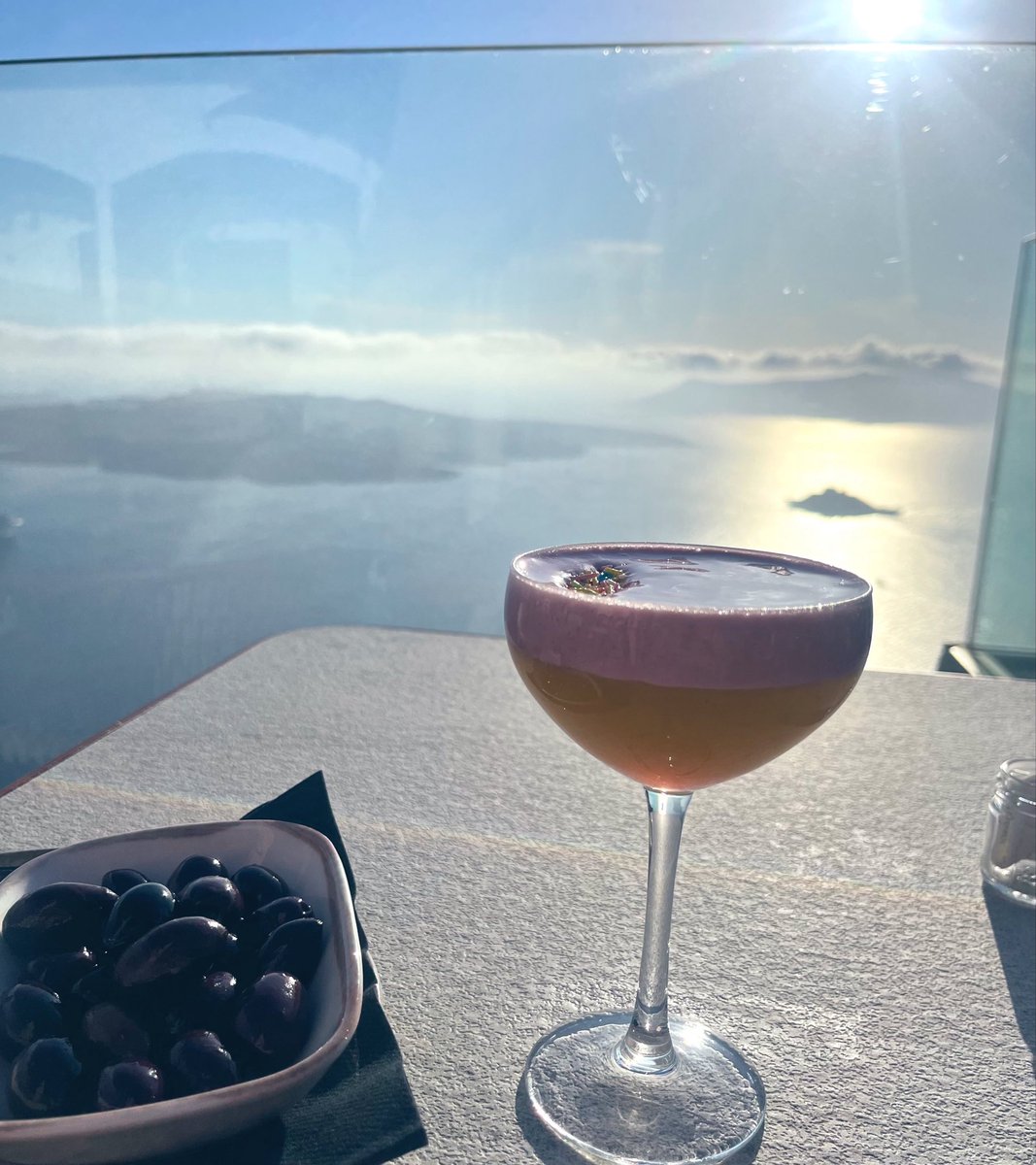Made it in time for caldera cocktails and sunset 🤩

It’s a drunken unicorn. Probably the most ridiculous cocktail I’ve ever ordered,  but it seemed apt…. 🦄