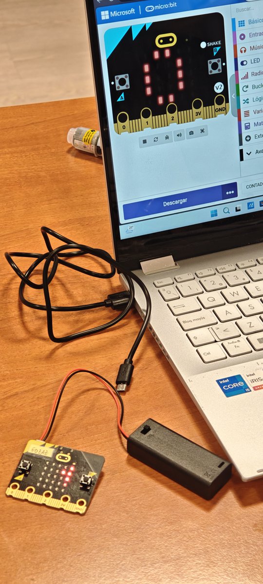 CFIESA_CTT's tweet photo. Aplicaciones prácticas al aula con pequeños prooyectos con placas microbit en el curso "PENSAMIENTO COMPUTACIONAL, PROGRAMACIÓN E IA. HERRAMIENTAS PARA SU ENSEÑANZA" con @tecuribarri 

@cfiesalamanca
#formaciónCyL https://t.co/S8VV3eUFVc