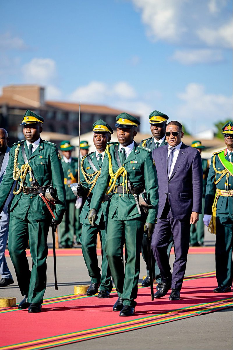 BWPresidency's tweet image. President @duma_boko has arrived in Harare, Zimbabwe, where he was received by President Emmerson Mnangagwa ahead of a State Visit &amp;amp; the Botswana–Zimbabwe Bi-National Commission. The visit advances trade, energy &amp;amp; infrastructure ties. #Botswana #Zimbabwe #BWPresidency🇧🇼