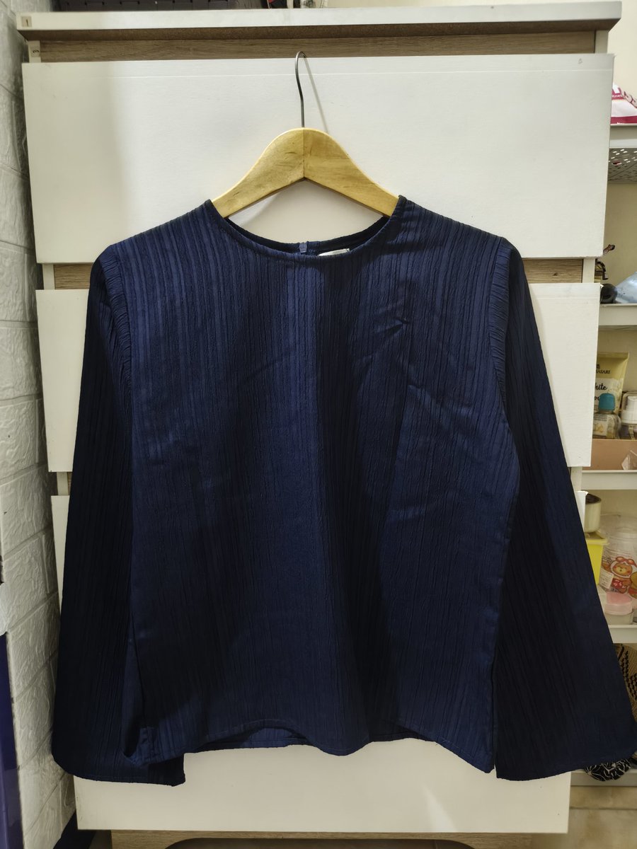 kelambianse's tweet photo. @jiyooxxry navy 35, harga blm incl adm ya https://t.co/l2VW7t5lZx