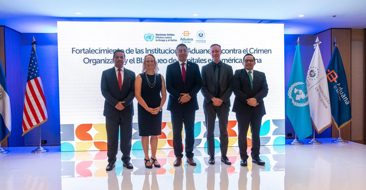 JersonPosadaSV's tweet photo. Esta mañana di la bienvenida a las delegaciones que participan en la Conferencia Regional “Fortalecimiento de las Instituciones Aduaneras contra el Crimen Organizado y el Blanqueo de Capitales en América Latina”, un espacio clave para coordinar acciones frente a los delitos que se generan en las fronteras y afectan la seguridad y la economía de la región.

Desde el Gobierno del Presidente @nayibbukele, avanzamos en el fortalecimiento de nuestras aduanas con controles más efectivos y una gestión moderna. Este encuentro debe traducirse en mayor cooperación, intercambio de información y respuestas más contundentes frente al crimen organizado.