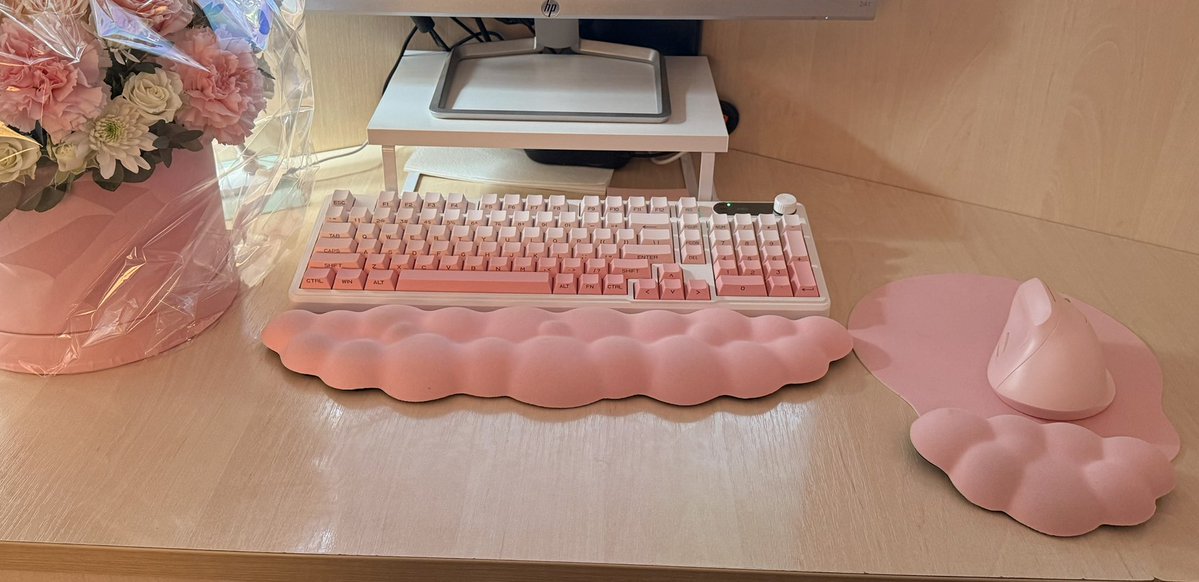 nросmо богuня юᴧя tweet media