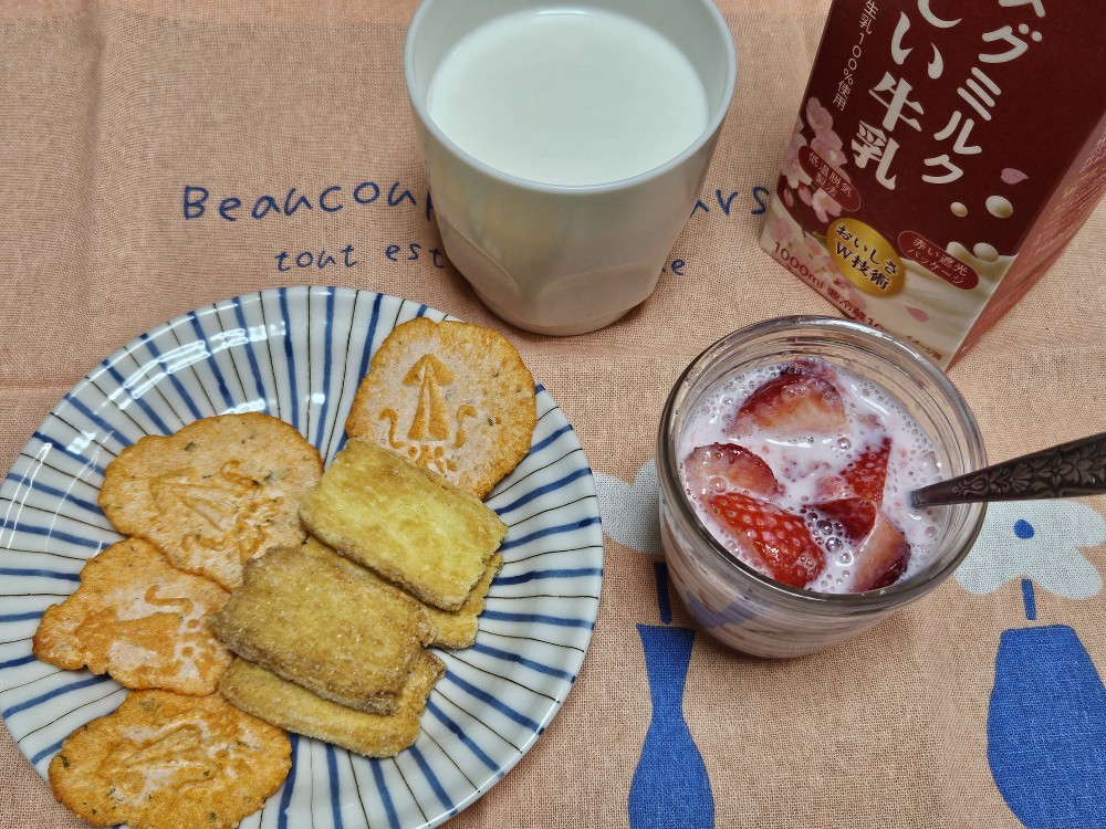 #牛乳チャレンジ
雨あがった♬
日が長くなったから　長靴目立つｗｗｗ
自分のご飯の前に　車にご飯
軽に変えたら　スタンド行く回数増えた～　
よく食べる　子供みたい
大きくなったりしてｗｗｗ