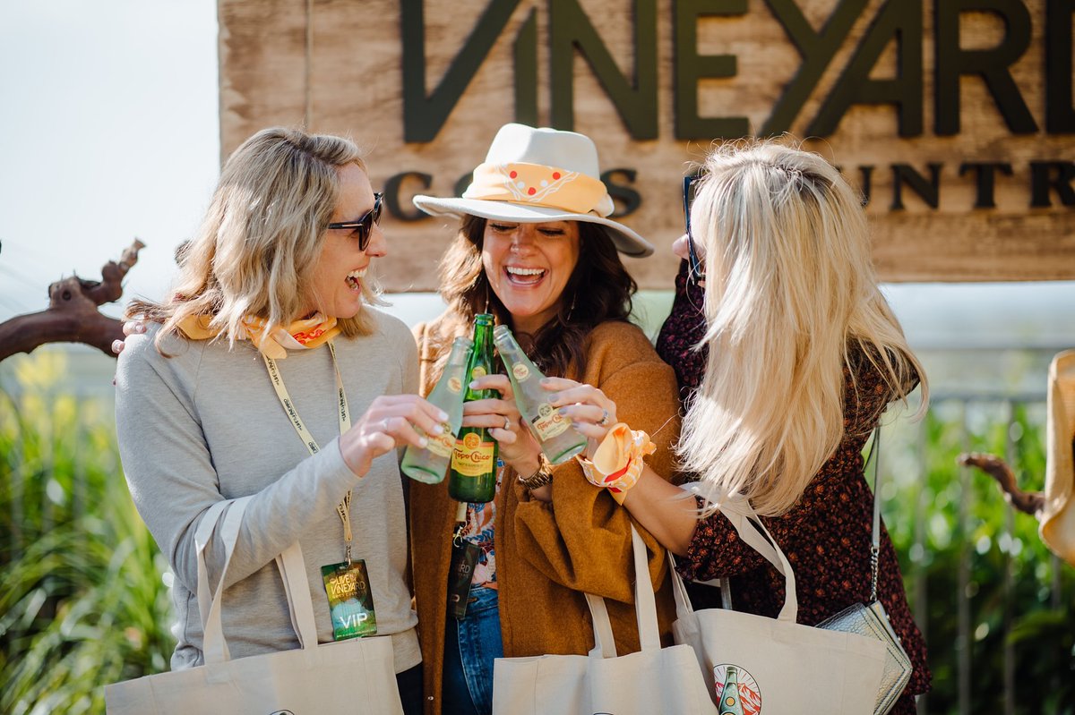 Live In The Vineyard Goes Country tweet media