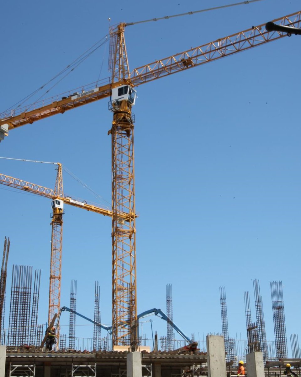 MarketBookCA's tweet image. Crane Is In Great Shape! 🌟🏗️

1986 LIEBHERR 550HC20
- 10 Sections
- 9 Standard Sections (19ft Each)
- Base Section (40'9)

📍 Langley, BC, CA
📞 +1 604-757-4886
Price &amp;amp; info ➡️ ow.ly/FOKH50YMJB1

#cranes #TowerCranesForSale #BritishColumbiaConstruction