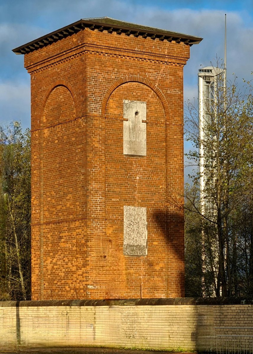 is_glasgow's tweet image. The former Prince's Dock Auxillary Accumulator Tower opposite the old Govan Town Hall on Govan Road in Glasgow. Built in 1911, its design is based on a campanile, a free standing Italian bell tower.

Cont./

#glasgow #architecture #architecturephotography  #glasgowhistory