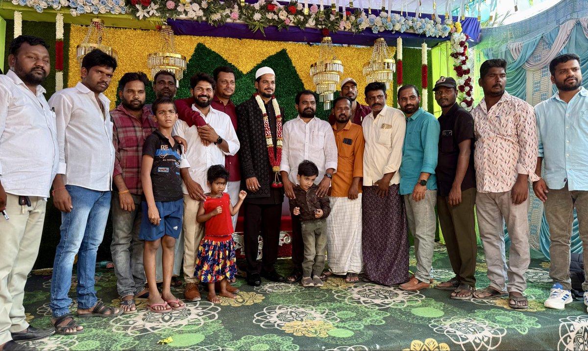 KManjunathgowd's tweet photo. జనసేన పార్టీ బొమ్మానహల్ ఉపాధ్యక్షుడు శ్రీ సికందర్ బాషా గారి వివాహ వేడుకలలో పాల్గొన్న ఇంచార్జ్ శ్రీ మంజునాథ్ గౌడ గారు 🙏 https://t.co/0IMgw5nFyA