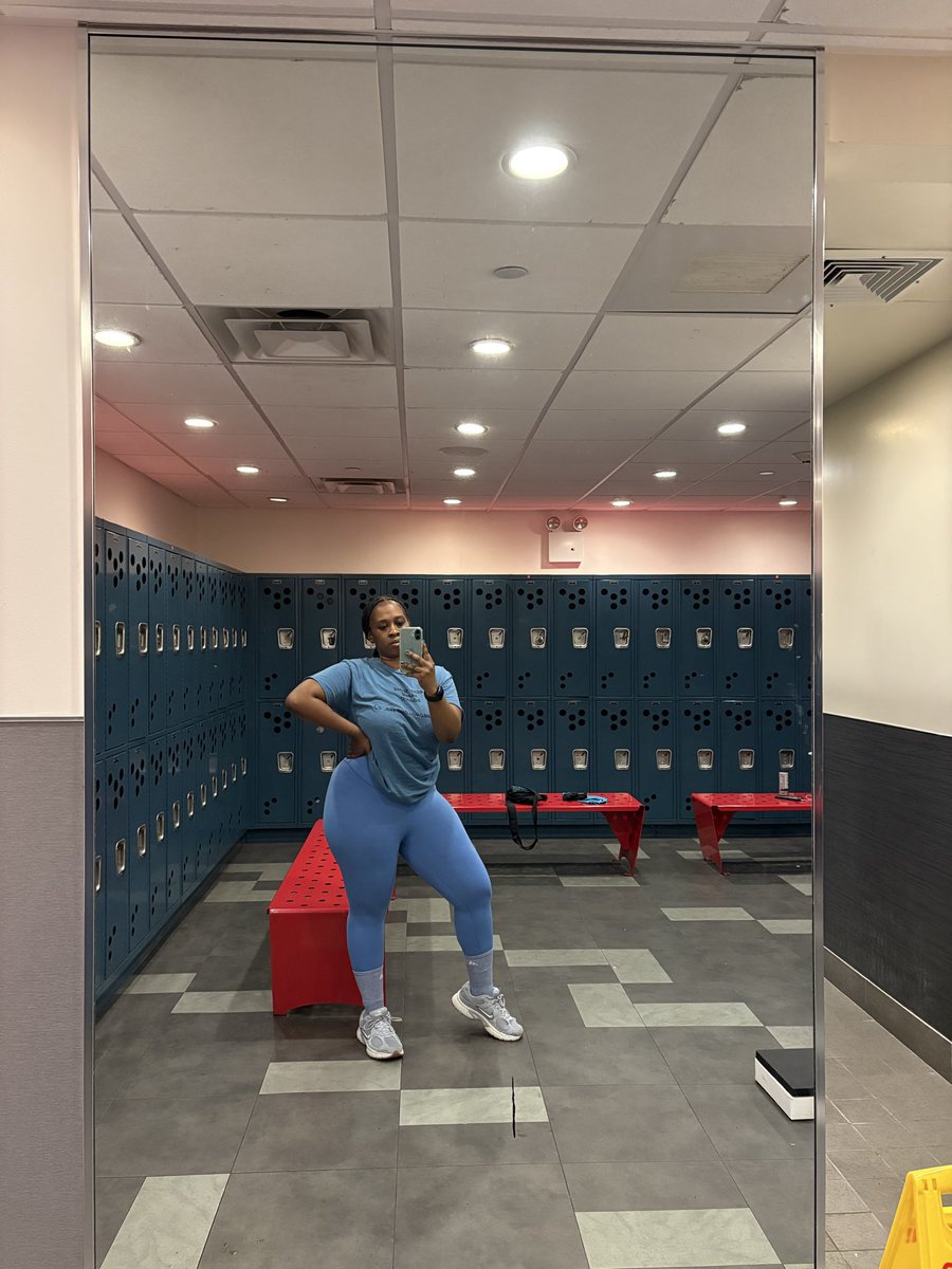 Chanteezy! ♉️💛 tweet media