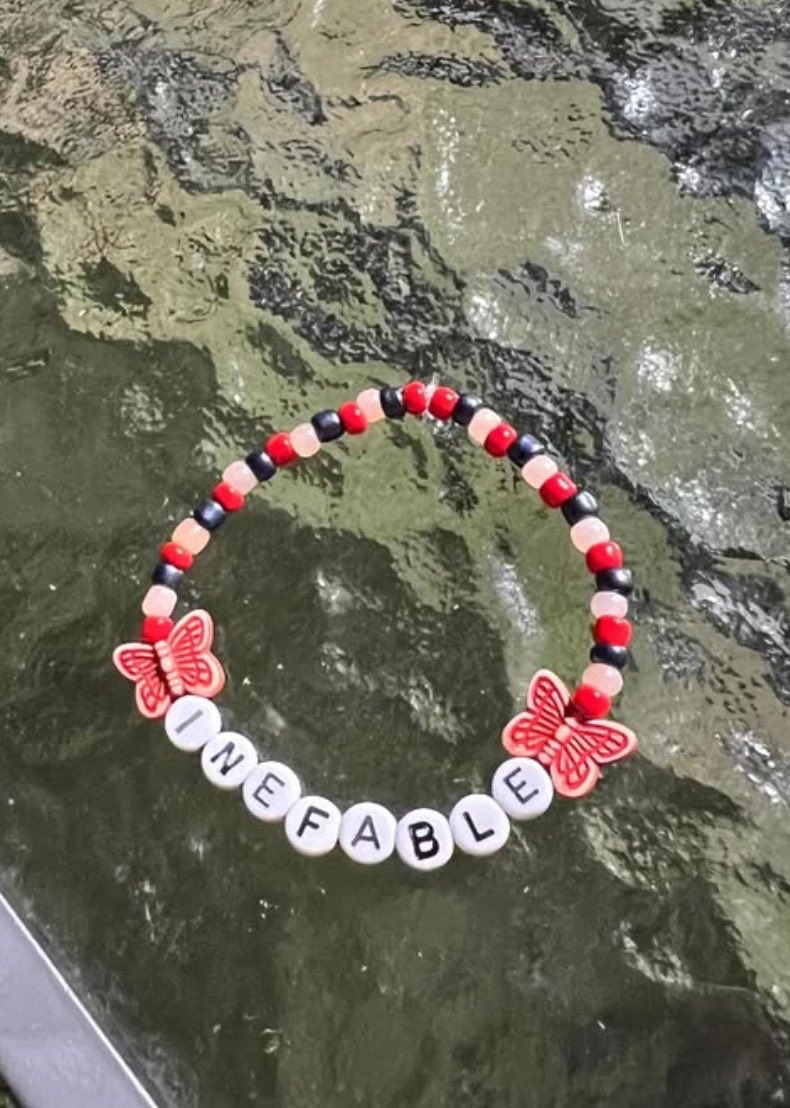Espacio publicitario para contarles que tengo una amiga que hace pulseras HERMOSAS