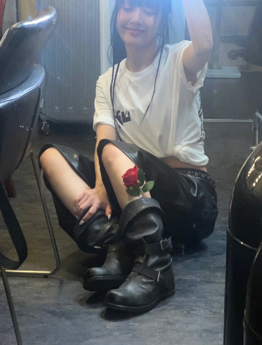 ⋆˚࿔ nio 𝜗𝜚˚ ¹² ⋆ missing yves tweet media