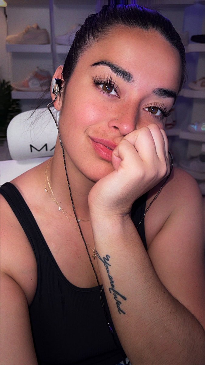 thequeenbeexoxo's tweet image. Bring datttt asss hurrrrrr! #tiktok #kick #twitch