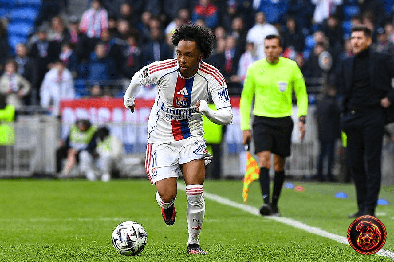 FootballGoalFC's tweet image. 🚨 𝗕𝗥𝗘𝗔𝗞𝗜𝗡𝗚   

Malik Fofana makes his return to collective training! ❤️💙 

This could be a game-changer for the team as they gear up for the rest of the season! 

Can his return inject fresh energy into the squad? 🔥

#OL #Fofana #FootballNews