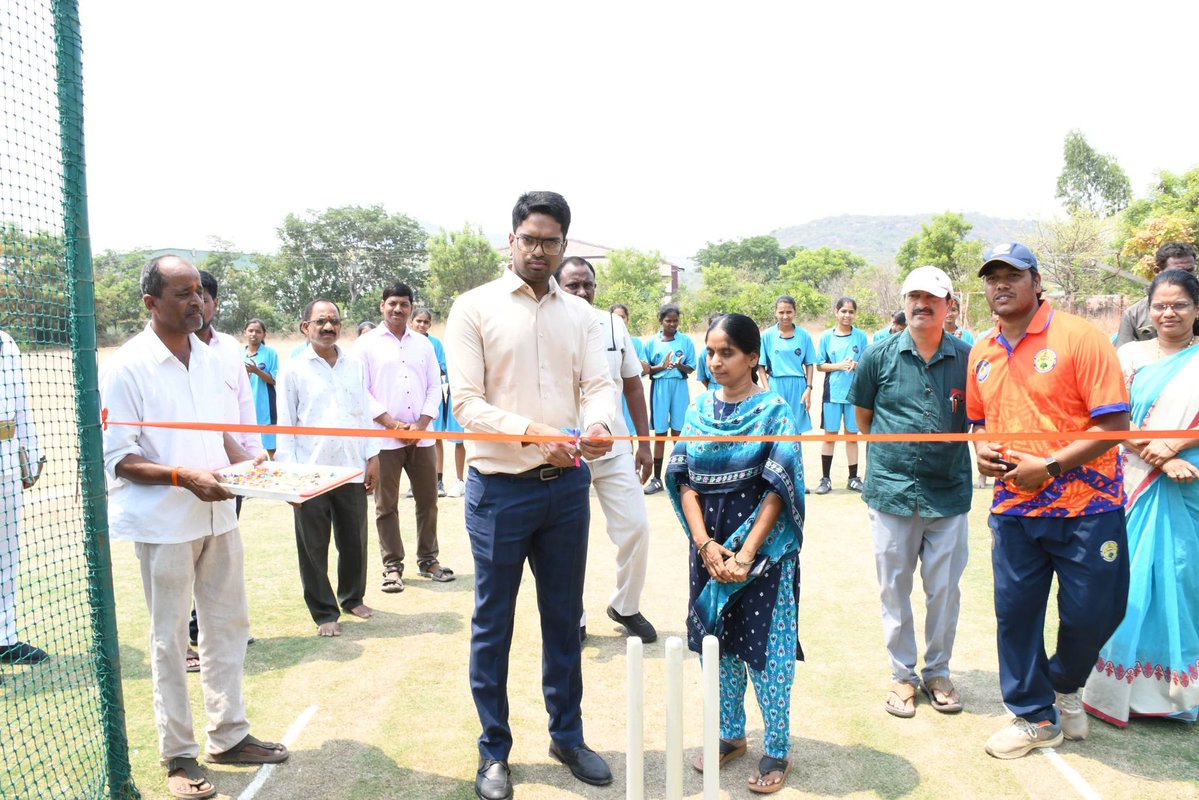 DPRO_WANAPARTHY's tweet image. అధికారులు మరియు విద్యార్థులు పాల్గొన్నారు. @CollectorWanaparthy #collector #collectorwanaparthy #PublicGovernanceProgressPlanWelfareWeekCelebrations #SummerTrainingCamp #Tahsildar #principal #officials #students @IPRTelangana