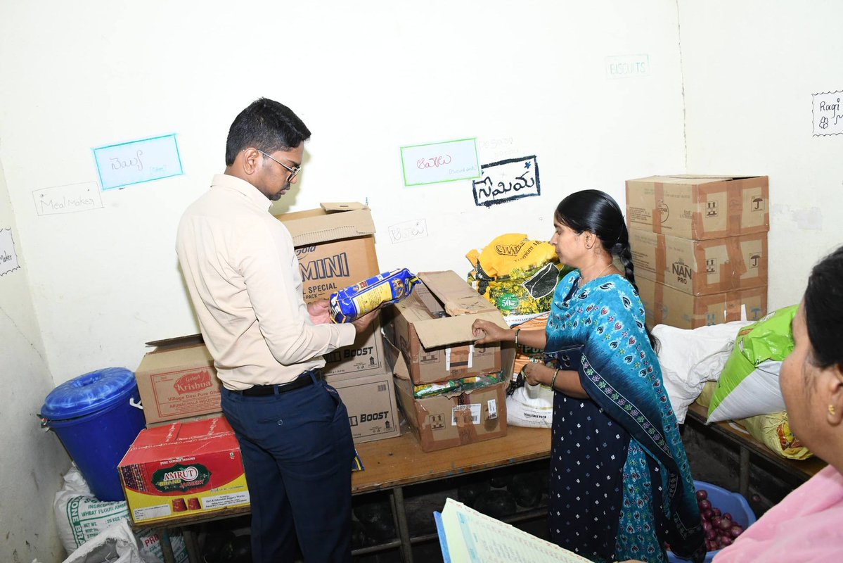 DPRO_WANAPARTHY's tweet image. అధికారులు మరియు విద్యార్థులు పాల్గొన్నారు. @CollectorWanaparthy #collector #collectorwanaparthy #PublicGovernanceProgressPlanWelfareWeekCelebrations #SummerTrainingCamp #Tahsildar #principal #officials #students @IPRTelangana