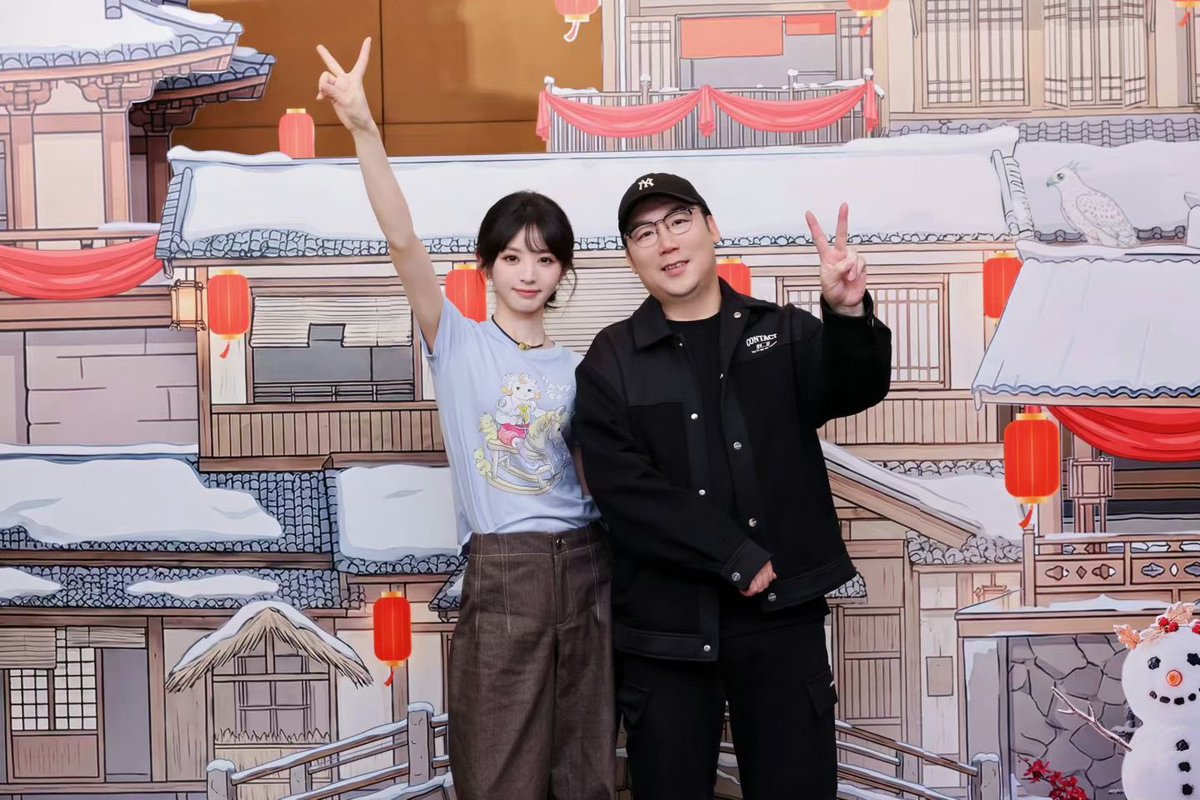 รูปตอนงานเลี้ยงฉลองมีเซ็ตใหม่ออกมาด้วย ถ่ายกันครบเลยๆ ฮืออออแก๊งล่าหยกน่ารักมากกก😭😭😭😭😭