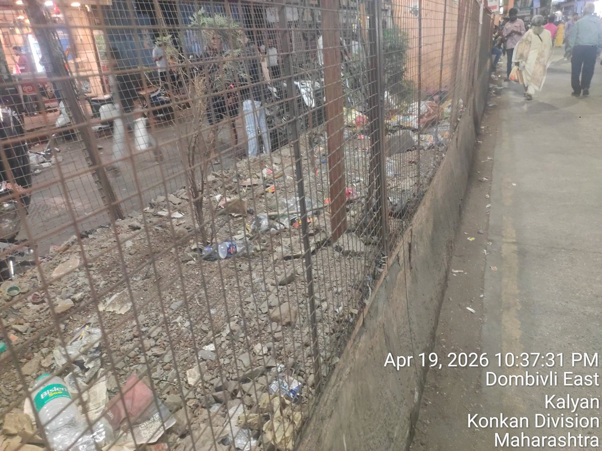 muthuccumar's tweet image. केडीएमसीच्या निवडणुकीनंतर आमच्या शहराचे सुशोभीकरण होईल, असे सांगण्यात आले. पण निवडणुकीला ६ महिने उलटले तरी वास्तव हेच आहे!! खालीलप्रमाणे:
#StationRoad, Dombivilli East
@KDMCOfficial 
@DombivliNews 
@AmhiDombivlikar 
@VoiceOfDombivli 
@AK4784877825 
@charukolarkar