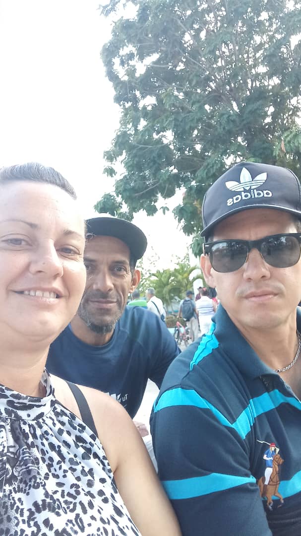 OficinaMei94455's tweet photo. #OneiIsla presente en acto de reafirmación revolucionaria protagonizado por el Sindicato de la Administración Pública en #IslaDeLaJuventud, en víspera del Día Internacional de los Trabajadores.
#1roDeMayoEnCuba #LaPatriaSeDefiende #CubaNoEstáSola #CubaEstáFirme #GirónEsHoy https://t.co/5xNDqcPr6b