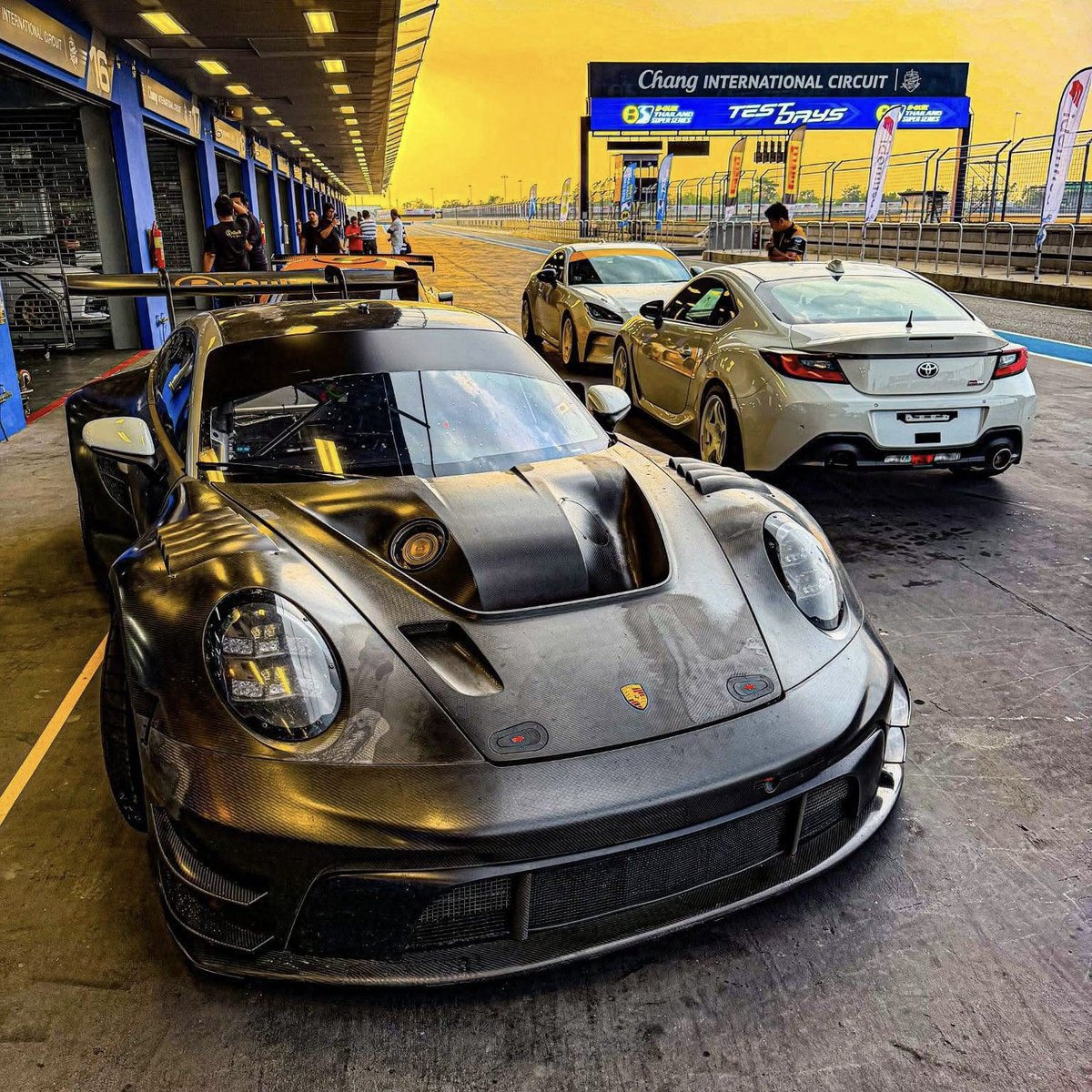 payunerng's tweet photo. ขอนอกเรื่อง: The new bumblebee for BQR is here..🐝 #BQRacing #GT3 https://t.co/BQm3QLOJrR