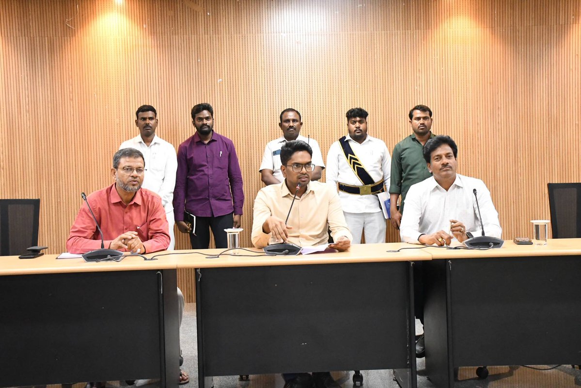 DPRO_WANAPARTHY's tweet image. కార్యక్రమంలో జిల్లా విద్యాశాఖ అధికారి అబ్దుల్ ఘని, ఇతర అధికారులు, విద్యార్థులు, తదితరులు పాల్గొన్నారు. @CollectorWanaparthy #collector #collectorwanaparthy #PublicAdministrationProgressPlanWelfareWeekCelebrations #Officials #students @IPRTelangana