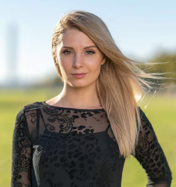 Robbie_Reasons's tweet image. Lauren Southern banned from the UK for her opinions and beliefs. 

Do we see a pattern forming here?