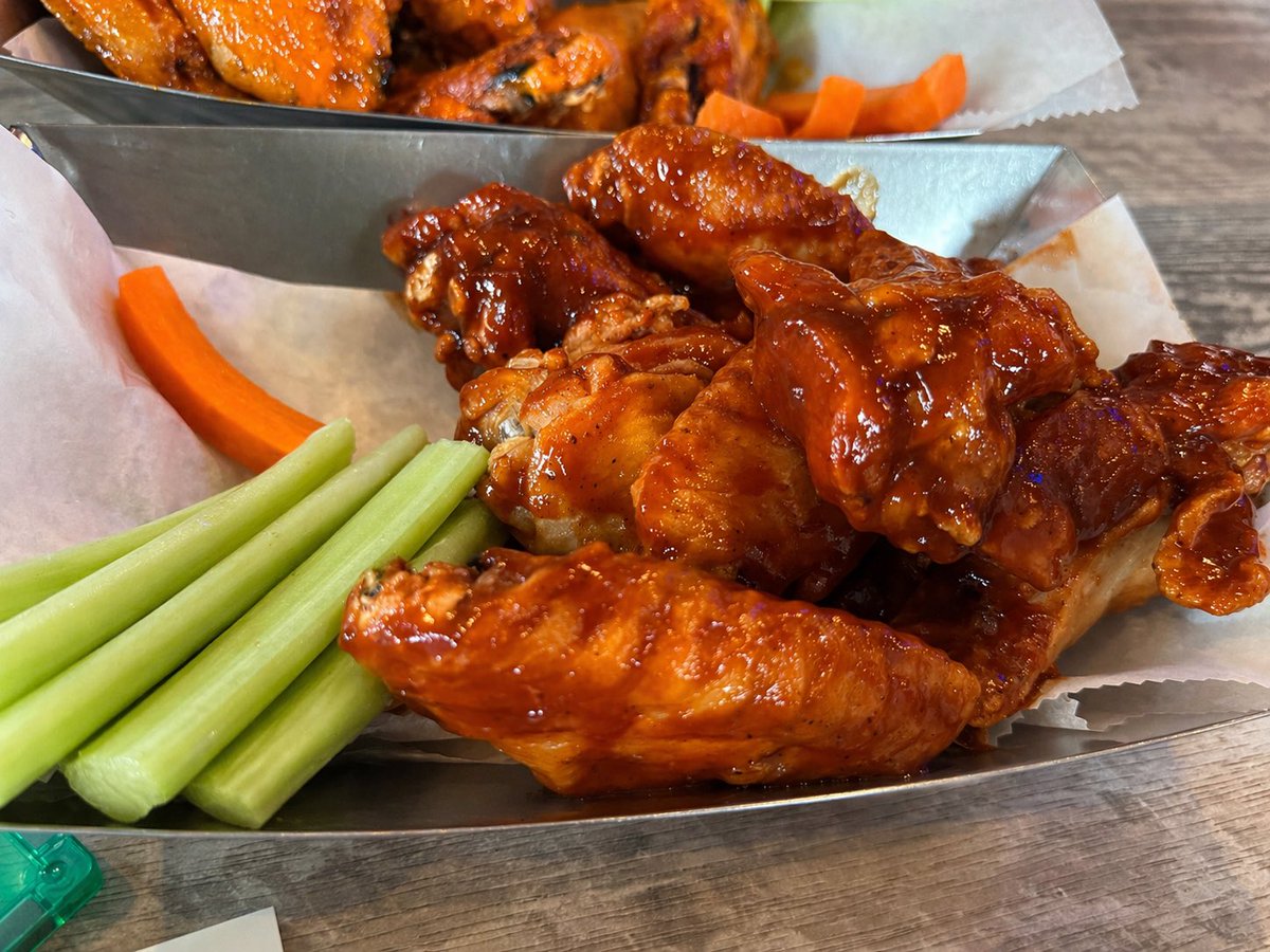 tapsonmain's tweet photo. Why Taps right now:

A rebuilt menu
Tonawanda Wings with 11 flavors
Smash burgers done right
Shareables built for a table
50+ beers on tap
A self-pour beer wall
Downtown KC

If you haven’t been in lately, now’s the time to fix that. Meet your people here. 

📍 1715 Main Street https://t.co/6NZfSA0E6u