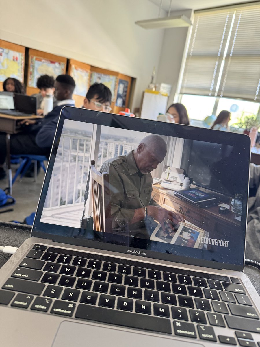 mrsdangelo_ICS's tweet photo. Examining the Double V for Victory campaign during World War II with @icschool_online 8th grade 🇺🇸 using @RetroReport resources @ArchNY_Schools https://t.co/92LHPTliXS