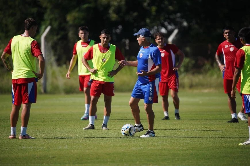 JBuccolini's tweet image. #Unión Tarde de fútbol en el 15 de Abril. Desde las 19.30Hs, se jugará un amistoso frente a Sportivo Guadalupe. El partido será importante para que sumen minutos algunos futbolistas que vienen con poco rodaje. El encuentro será a puertas cerradas.