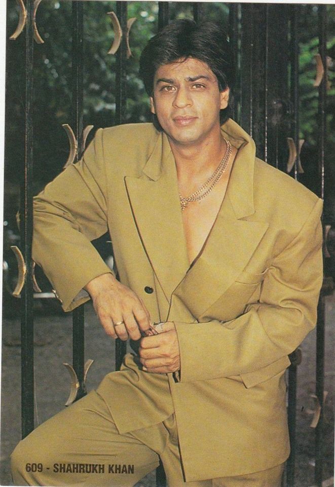 DearSRKBook's tweet photo. 02/11/1999

.....Can we just take a moment to appreciate your fashion choices in "Ram Jaane"? That blazer and pants combo without a shirt – iconic! And those colours? Absolutely killer........

#DearShahRukh #RamJaane #Bollywood @iamsrk https://t.co/hDmc8Bbn6d