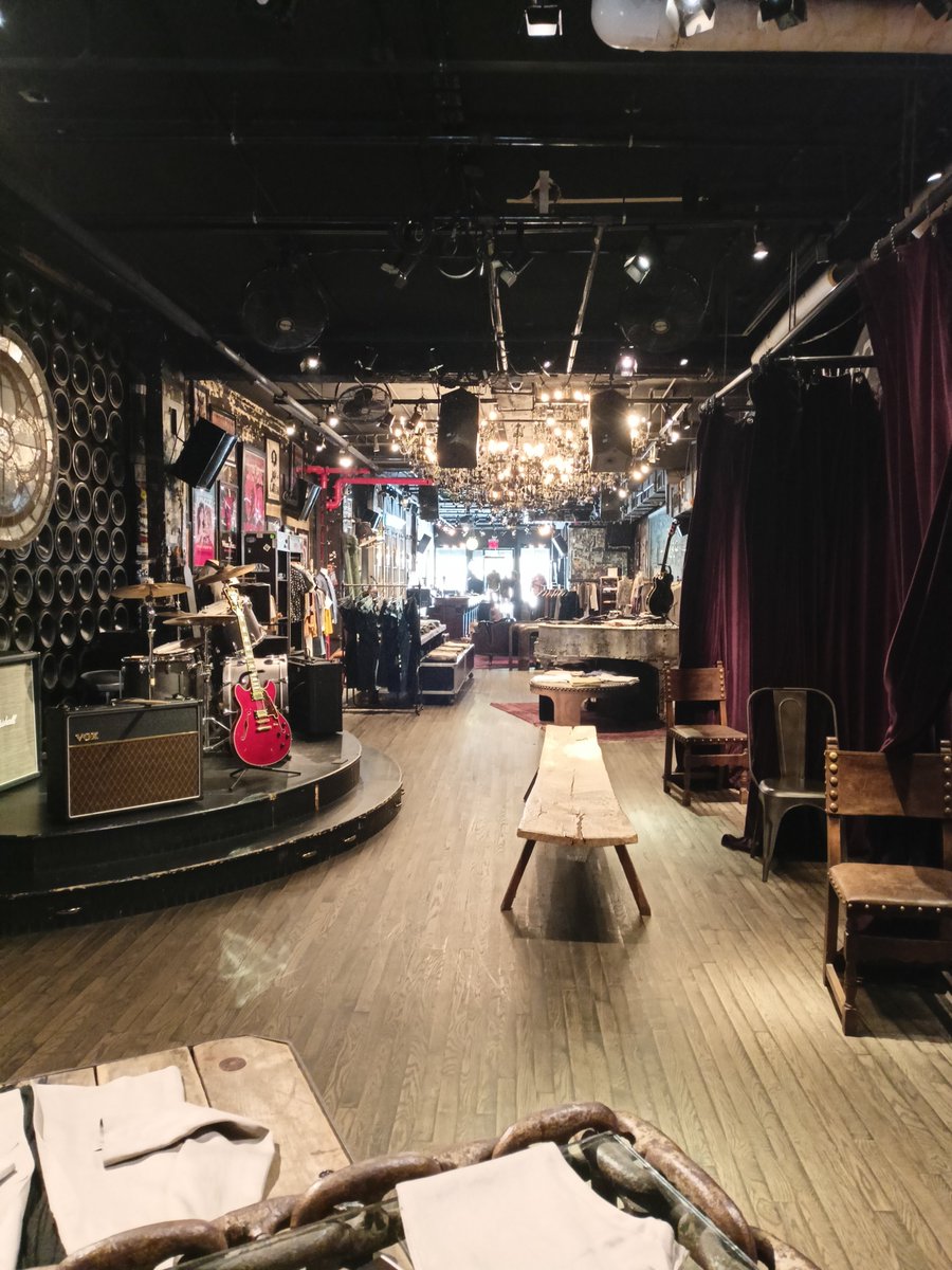 MichaelGrzesiak's tweet image. Każde dziecko wie, że CBGB &amp;gt; CBDC.

„Palę CBD, włączam Television
Słyszę to, co leci w CBGB”
(Belmondawg)

#NewYorkCity #NewYork #NYC #Manhattan #MichaelGrzesiak #CBGB #HillyKristal #Blondie 2023