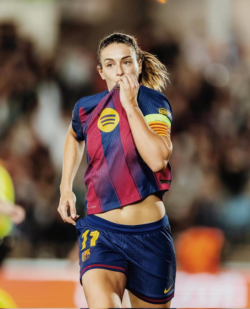 La única que realmente me romperá el corazón cuando se vaya será Alexia(no este año porque renovará),será lo más desgarrador para ella tmbién,pero sería la única salida que mi corazón entendería.Ahora no pensemos en eso,su historia aún no ha terminado,hay mucho más que escribir👑