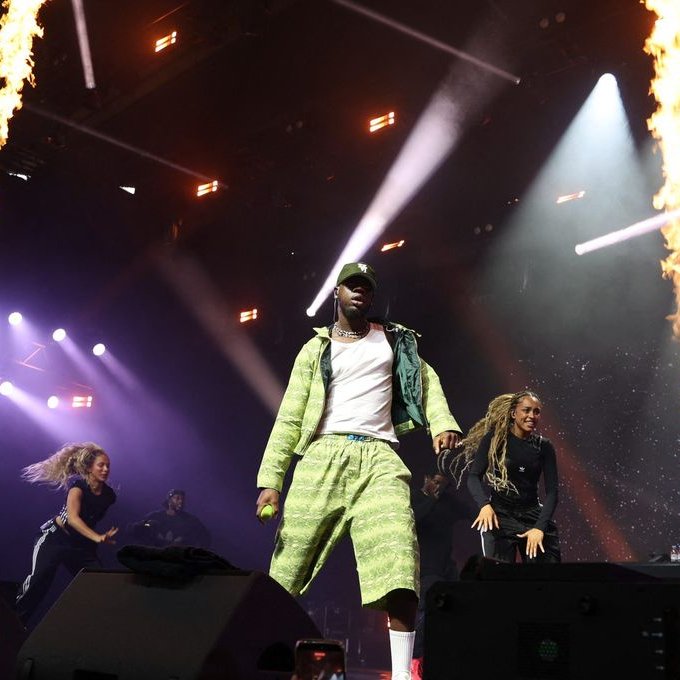 Midi/Minuit tweet media