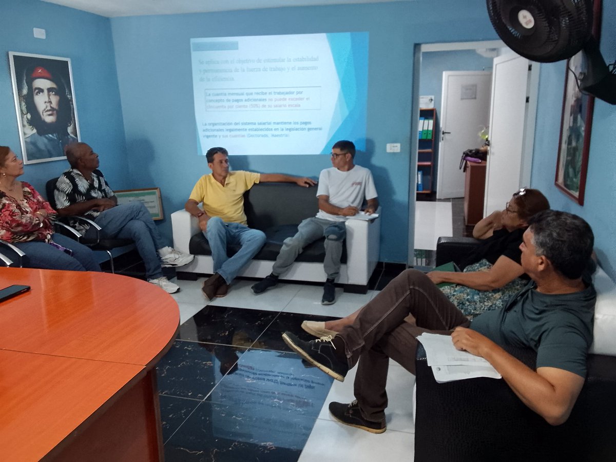 AngelMonje4374's tweet photo. En consejo de dirección analizamos temas priorizados como la implementación del DL 138, indicadores económicos y objetivos del programa de Gobierno.
#HonorHolguinero
#Gesap https://t.co/NzRgEqwsiu