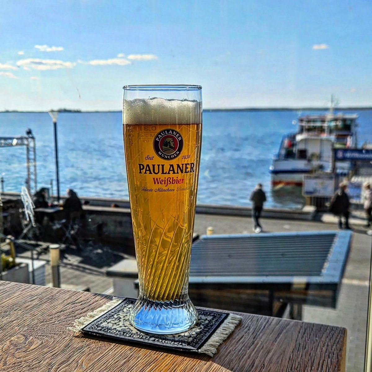 Paulaner – Hefeweizen (***) 5,5%

#beeronthecarpet