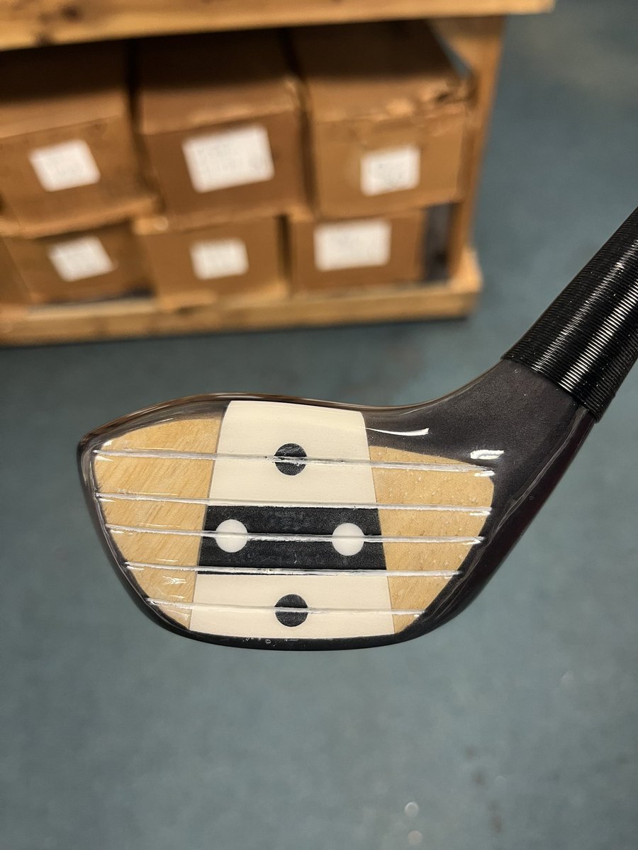 JoePowellGolf's tweet photo. The finish on this spectacular club is so highly polished we couldn’t take the photos outside! Black and Natural Sunburst finish, custom insert, black carbon slip, matching grip and handmade headcover. Many more like this to follow 😀 Handmade in England 🏴󠁧󠁢󠁥󠁮󠁧󠁿 https://t.co/CqIVR3QcdR