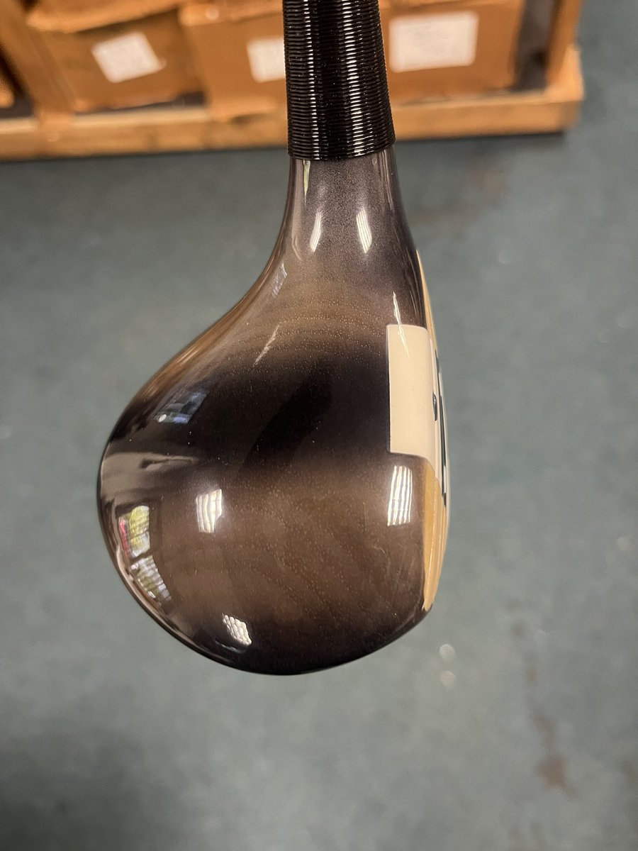 JoePowellGolf's tweet photo. The finish on this spectacular club is so highly polished we couldn’t take the photos outside! Black and Natural Sunburst finish, custom insert, black carbon slip, matching grip and handmade headcover. Many more like this to follow 😀 Handmade in England 🏴󠁧󠁢󠁥󠁮󠁧󠁿 https://t.co/CqIVR3QcdR