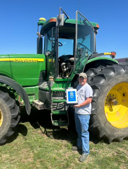 CropPerDropAr's tweet photo. 2025 Levee Rice @CropPerDropAr contest winner Patrick Hambrick of White County shown with his Aquatrac monitor donated by Prospera. Thanks to Prospera for being a sponsor, and congratulations Patrick for his winning entry. https://t.co/zUAkR9ZTSV