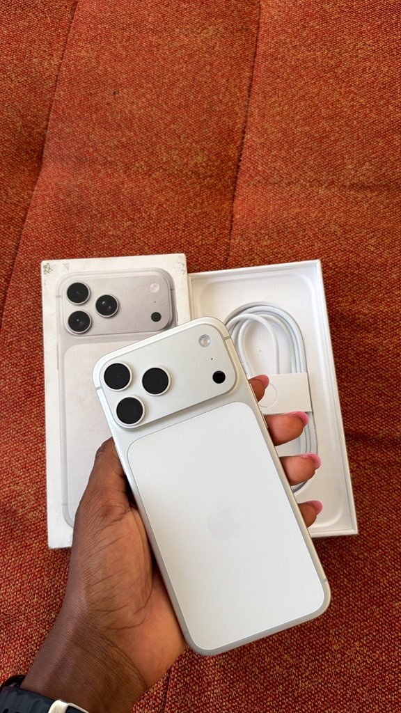 ÅŸ0𝕸Į𝕯Ē💜👟 tweet media