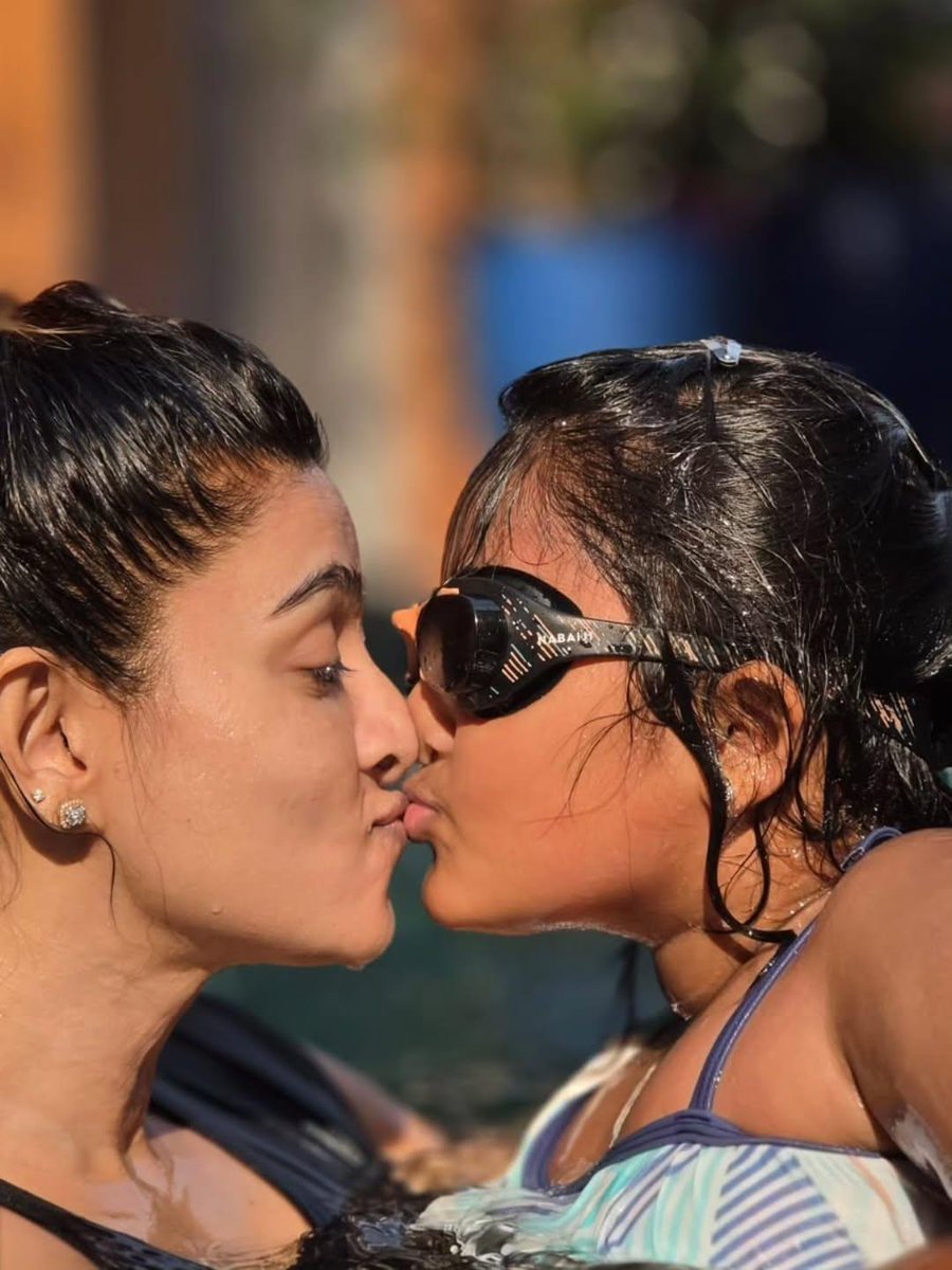 kayaldevaraj's tweet image. Actress #Sneha ❤️ #FamilyTime