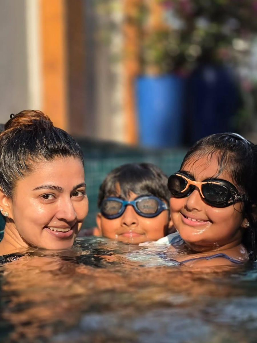 kayaldevaraj's tweet image. Actress #Sneha ❤️ #FamilyTime