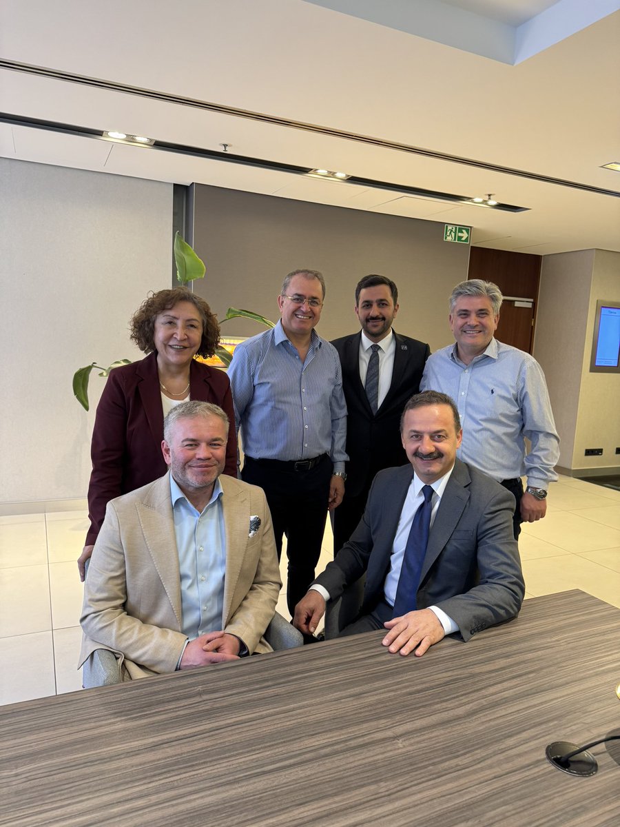 SametMeletli's tweet photo. Anahtar Parti Türk Dünyası ve Uluslararası İlişkiler Başkanlığı olarak, Genel Başkanımızın katılımlarıyla hafta boyunca Almanya’da çeşitli sivil toplum kuruluşlarını ziyaret ettik; yurtdışında yaşayan vatandaşlarımızla bir araya gelerek istişarelerde bulunduk.
 
Gerçekleştirilen temaslarda, vatandaşlarımızın talep ve beklentilerini dinledik. Yaşadıkları zorlukları ve bu zorluklara ilişkin çözüm önerilerini istişare ettik.

Bulunduğumuz her ortamda, milletimizin birlik ve beraberlik ruhunun sınırları aşan bir güç olduğu bir kez daha gördük.

Nazik kabulleri ve gösterdikleri ilgi ve teveccüh için tüm muhataplarımıza teşekkür ederiz.