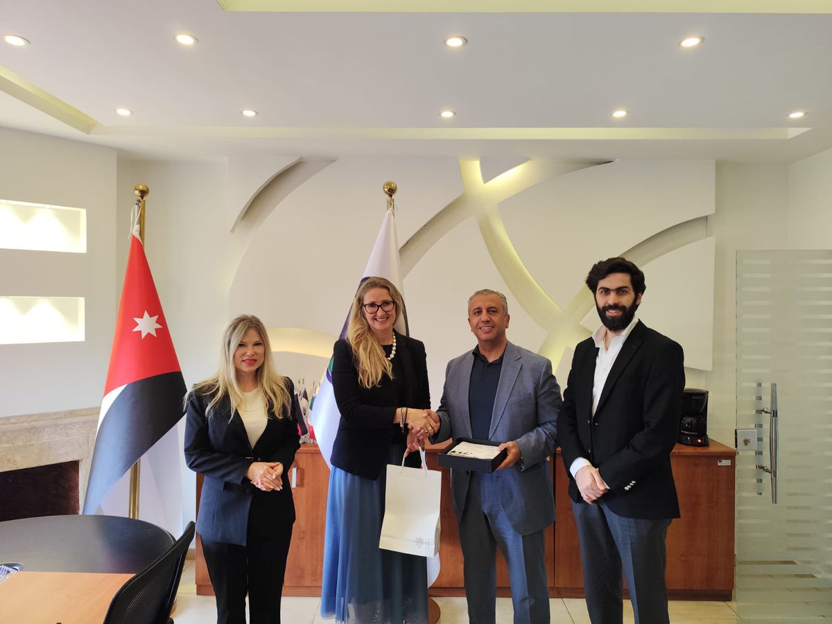 AndreaKucerova1's tweet image. Fruitful meeting with EuroCham Jordan on strengthening 🇨🇿🇯🇴 economic ties! Great to see a mutual drive for expanding cooperation between our businesses, especially in industry and tourism. Exciting times ahead for our bilateral trade. 📈🤝
#CzechJordan #Eurocham #BusinessGrowth
